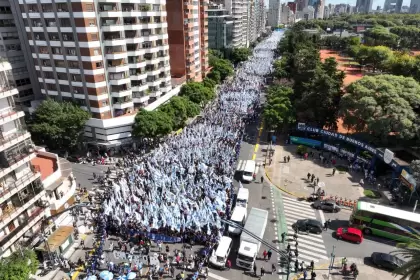 Referentes y militantes de La Cámpora ya marchan desde la exESMA, en Nuñez.