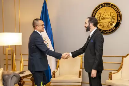 El CEO de Binance, Changpeng Zhao, durante su visita al presidente de El Salvador, Nayib Bukele.