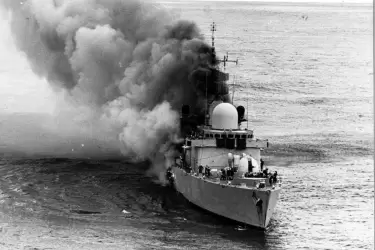La fragata Ardent fue impactada por 24 bombas y se hundió a las pocas horas.