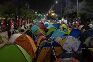 Agrupaciones piqueteras acamparon por tres días sobre la avenida 9 de julio en reclamo de mayor asistencia para los comedores y empleos.