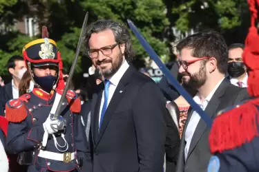 El presidente chileno, Gabriel Boric, inicia hoy su agenda oficial en el país con una visita al Monumento al Libertador General José de San Martín.