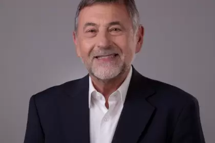 Caserio fue senador nacional por la provincia de Córdoba entre los años 2015 y 2021