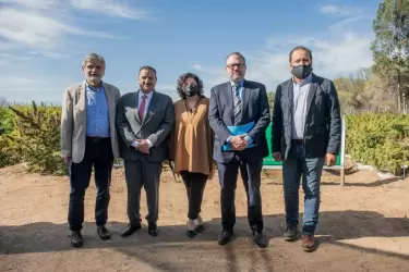 Matías Kulfas, Daniel Filmus, Carla Vizzotti y Ricardo Quintela recorrieron la empresa estatal Agrogenética Riojana.