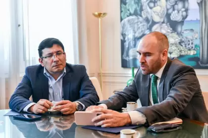 El ministro de Economía y su par de Hidrocarburos y Energías del Estado Plurinacional de Bolivia, Franklin Molina Ortiz