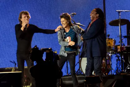 Mick Jagger, Ronnie Wood y Bernard Fowler durante un concierto en Londres en 2018.
