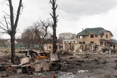 Caos y devastación en las calles de Bucha como consecuencia de la invasión rusa.