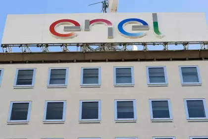Enel opera en 30 países de todo el mundo y produce energía con una capacidad total de más de 90 GW.