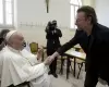 El papa Francisco lanzó un moviento de jóvenes en defensa del medio ambiente junto a Bono.