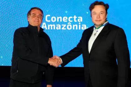Jair Bolsonaro junto a Elon Musk.