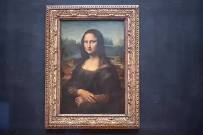 La pintura de Mona Lisa en el Museo del Louvre en París.
