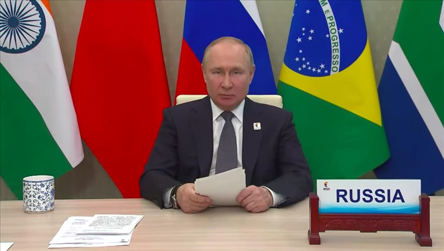 Vladimir Putin insta al Brics a asumir liderazgo mundial para salir de la crisis causada por las sanciones