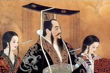 Qin Shi Huang fue rey del estado chino de Qin del 247 AC hasta 221 AC y después el primer emperador de la China unificada del 221 AC al 210 AC