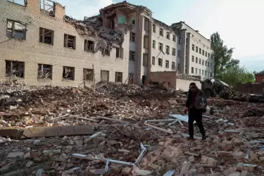 Destrozos en Severodonetsk por los combates entre las tropas rusas y ucranianas en las calles de la ciudad.