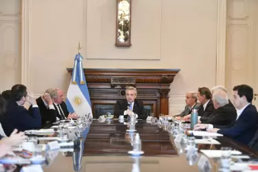 Alberto Fernández reunido con sus ministros.