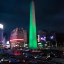 Iluminan de verde monumentos emblemáticos porteños por el día de la ELA