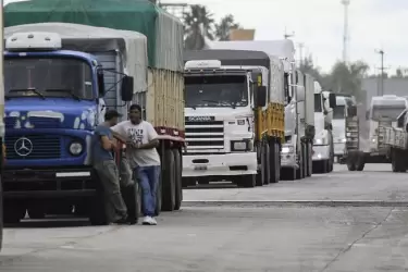 Transportistas de carga flexibilizarán el paro para reanudar la zafra en Tucumán