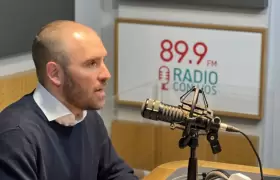 Martín Guzmán en una entrevista radial.