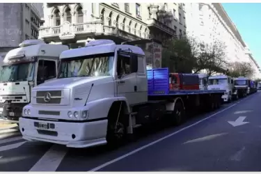 El arribo de los camiones al centro porteño se produce a una semana del inicio de las medidas de fuerza.