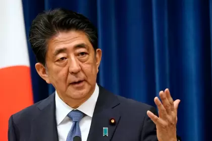 El primer ministro japonés, Shinzo Abe, habla durante una conferencia de prensa en la residencia oficial del primer ministro el 28 de agosto de 2020.