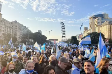 La protesta se replicó frente a la residencia de Olivos y en diferentes puntos del país como Rosario, Mar del Plata y Santa Fe