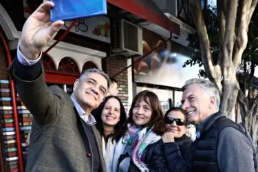 Mauricio Macri estuvo de recorrida en La Lucila, tras su vuelta al país.