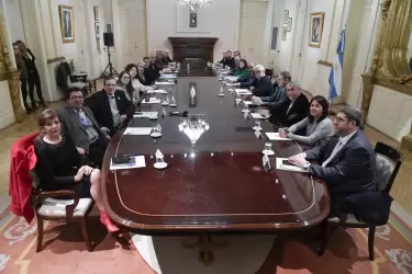 El jefe de Gabinete, Juan Manzur, encabezaba hoy una nueva reunión del gabinete en la Casa Rosada.