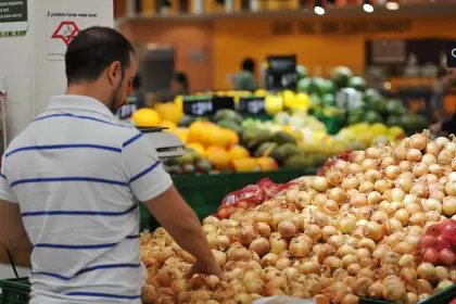 Datos oficiales: las ventas en supermercados y shoppings subieron en mayo