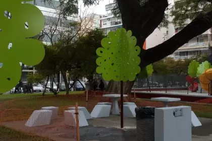 Legisladores porteños del Frente de Todos proponen que el Gobierno porteño elimine la vegetación artificial del espacio público.