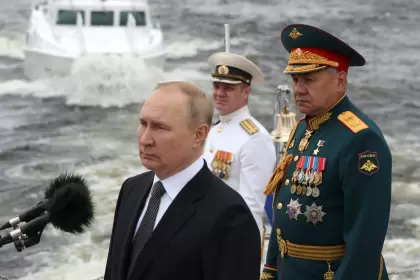 En el día de la marina, Putin dice que Estados Unidos es la principal amenaza para Rusia.