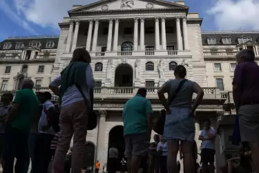 Turistas afuera del Banco de Inglaterra el jueves.