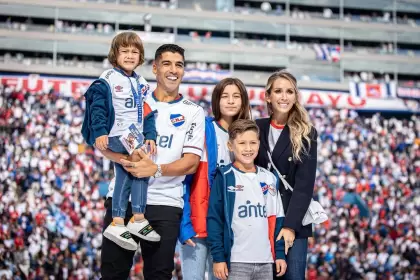 Suárez, con su familia, en la que denominó su "casa"