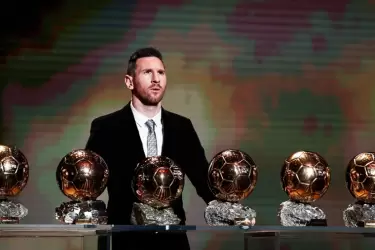 Messi es el máximo ganador del Balón de Oro con 7; seguido de Cristiano Ronaldo con 5; Michel Platini, Johan Cruyff y Marco van Basten con 3