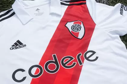Monarca Disparates Dedicación Esta es la nueva camiseta de River Plate para 2022-2023 - El Economista
