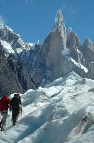 El cerro Fitz Roy o Chaltén con 3.405 msnm, es un hito de la Patagonia y un imán para escaladores de todo el mundo