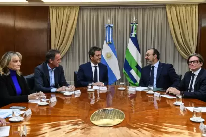 Sergio Massa, junto al presidente del Banco de Desarrollo de América Latina, Sergio DiazGranados y su vicepresidente corporativo, Christian Asinelli