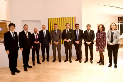 Massa, los embajadores y Gustavo Martínez Pandiani, su asesor internacional