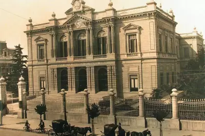 Su primera sucursal en La Plata fue inaugurada el 20 de noviembre de 1882, apenas un día después de la fundación de la ciudad