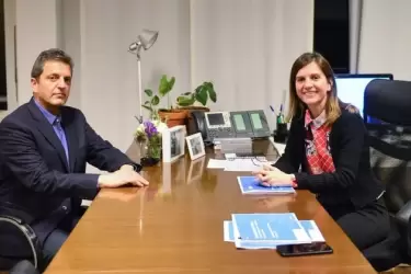 Fernanda Raverta junto al ministro de Economía, Sergio Massa.
