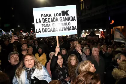 La división por razones políticas existe pero no es una anomalía vernácula.