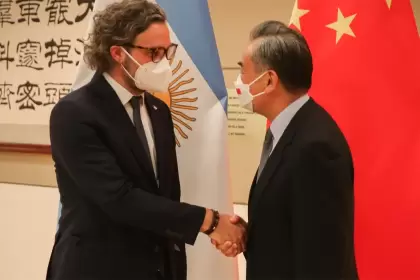 Wang Yi le remarcó a Cafiero el firme apoyo de su país a la membresía de la Argentina al grupo de los BRICS.