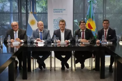 Empresarios pymes junto al equipo económico nacional y funcionarios de la provincia de Buenos Aires