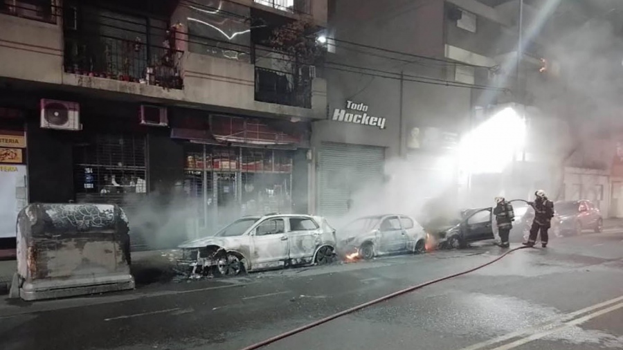 Llegaron las pericias del joven que incendió autos y contenedores en Palermo: qué decisión tomó la fiscal