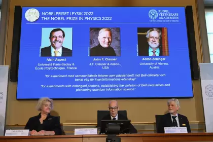 Los miembros del Comité Nobel de Física anuncian los ganadores del Premio Nobel de Física 2022 el 4 de octubre.
