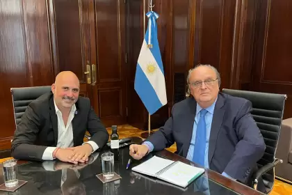 Pablo Fazio, presidente de la Cámara Argentina del Cannabis, y José de Mendiguren, secretario de Industria y Desarrollo Productivo.