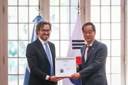 El canciller Santiago Cafiero y el primer ministro coreano Han Duck-soo