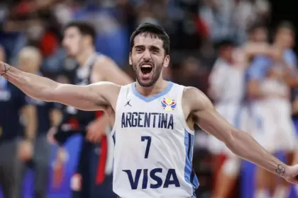 Facundo Campazzo, capitán del seleccionado argentino, seguirá por tercera temporada consecutiva en la NBA