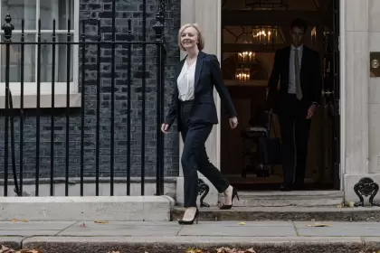 La primera ministra británica, Liz Truss, anunció hoy su renuncia.