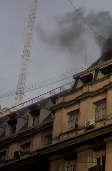 Principio de incendio en últimos pisos de edificio que forma parte del Palacio de Hacienda