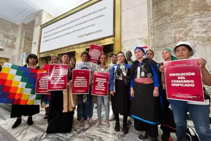 Insólita protesta de mujeres mapuches en el BCRA: fueron recibidas por Pesce