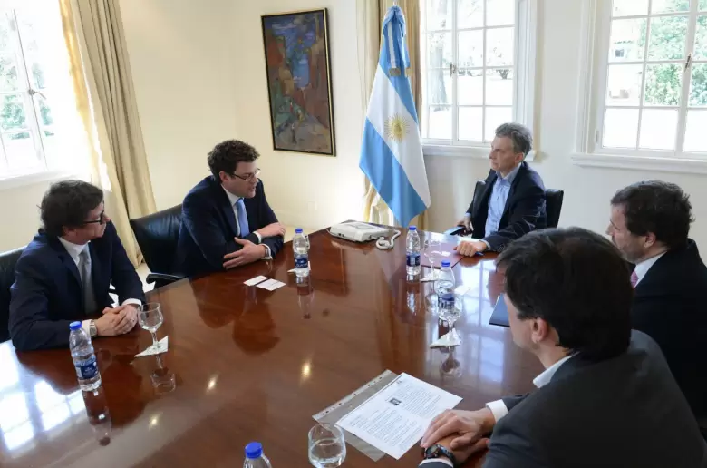 En 2016, el presidente Macri recibió en Olivos a Michael Hasenstab, vicepresidente ejecutivo y jefe de inversiones de la Franklin Templeton Investments, que manifestó su interés de realizar inversiones en la Argentina